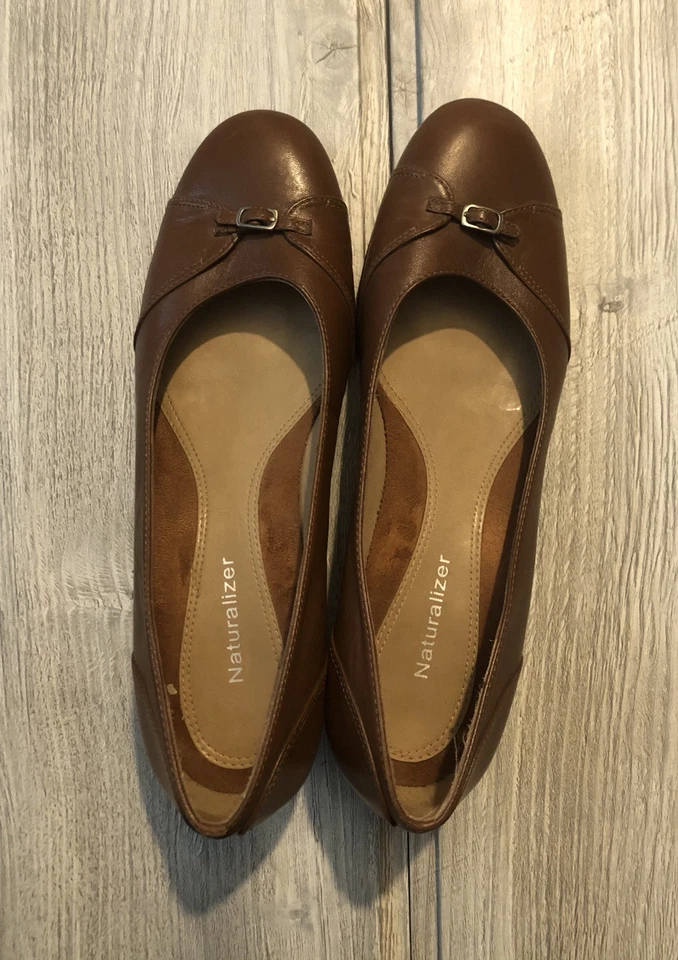 Naturalizer Women’s Size 7.5 Brown Pump Kitten Heel Dress Shoes ETS1D25 - Image 2 of 4