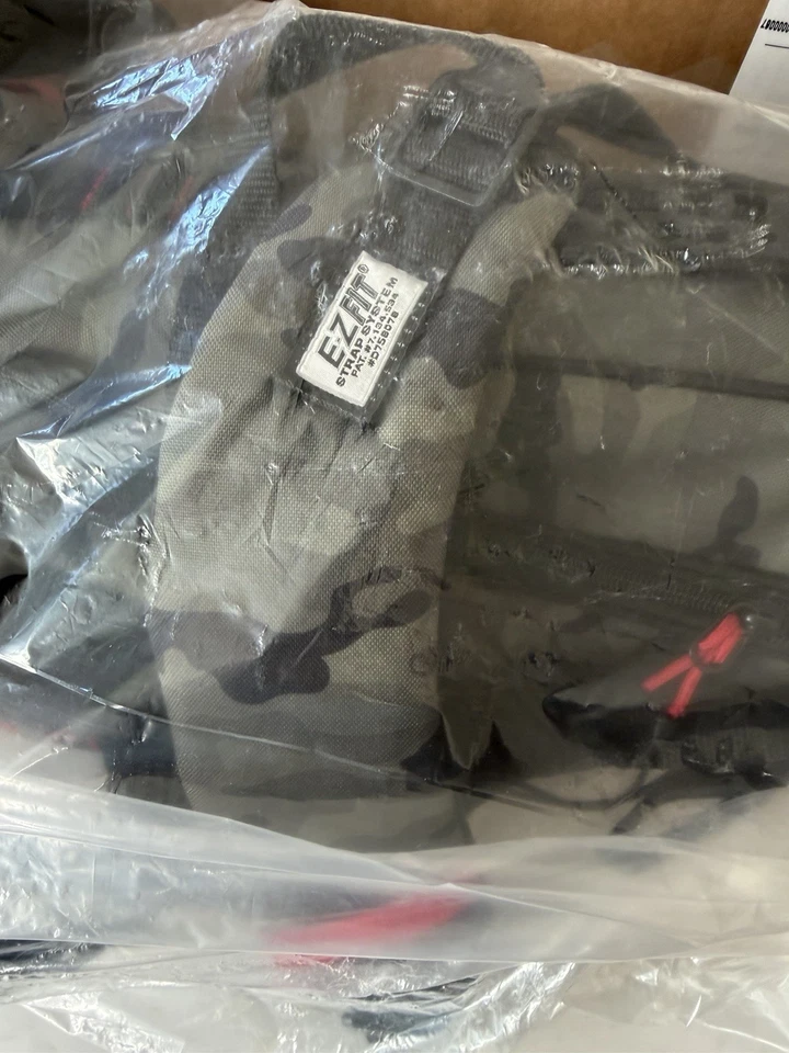 Scotty Cameron - Junior Camo Stand Bag 33" tall - Brand New - Image 3 of 4