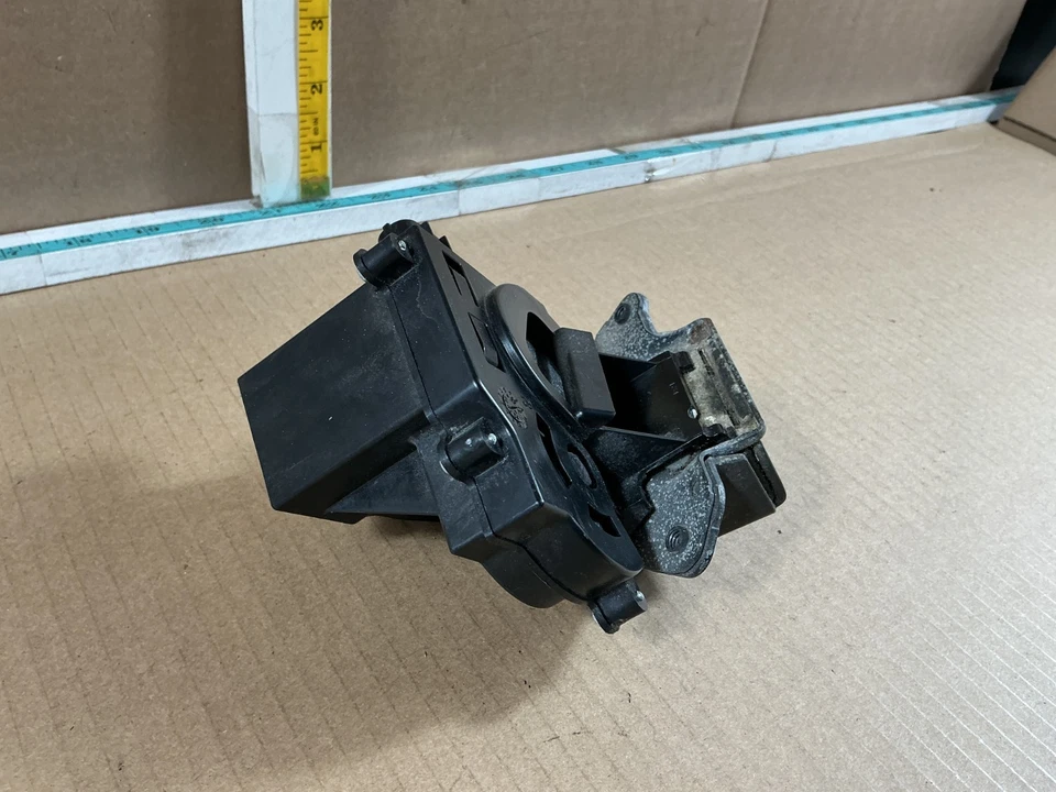 Actuador de bloqueo de puerta de maletero para puerta trasera Toyota Sienna 2011-2020 69350-08020 OEM Foto 4 de 4