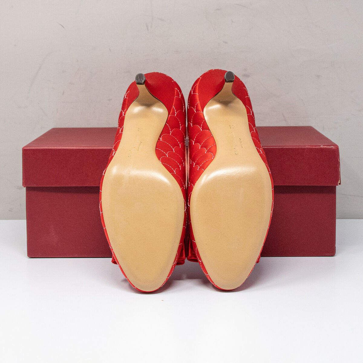 Salvatore Ferragamo Carla 70 Quilted Red Satin Vara Bow Salvatore Ferragamo Carla 70 Quilted Red Satin Vara Bow
