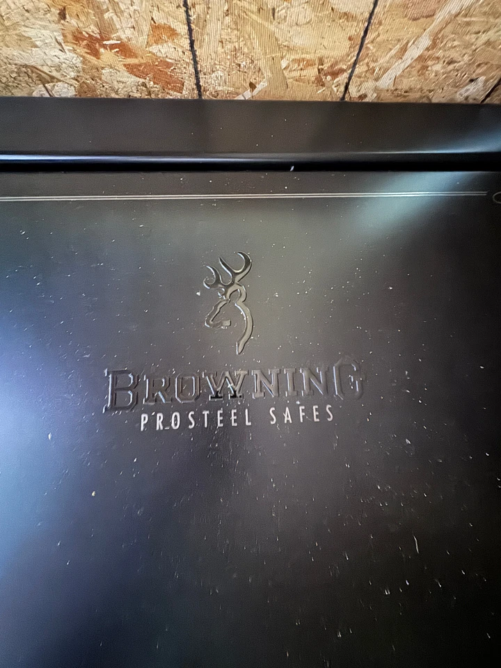 Browning ProSteel 翻盖式 Out-Swing Vault 门,战术黑色,83"x42.75" 全新 — 第 3/4 张图片