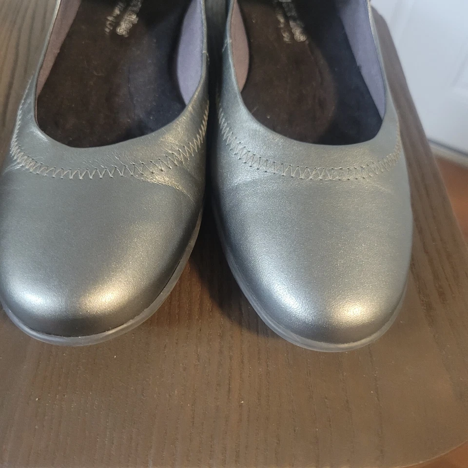 Cunas para caminar talla 9,5S zapatos de cuero Mary Janes plateados/estaño para mujer Foto 4 de 4