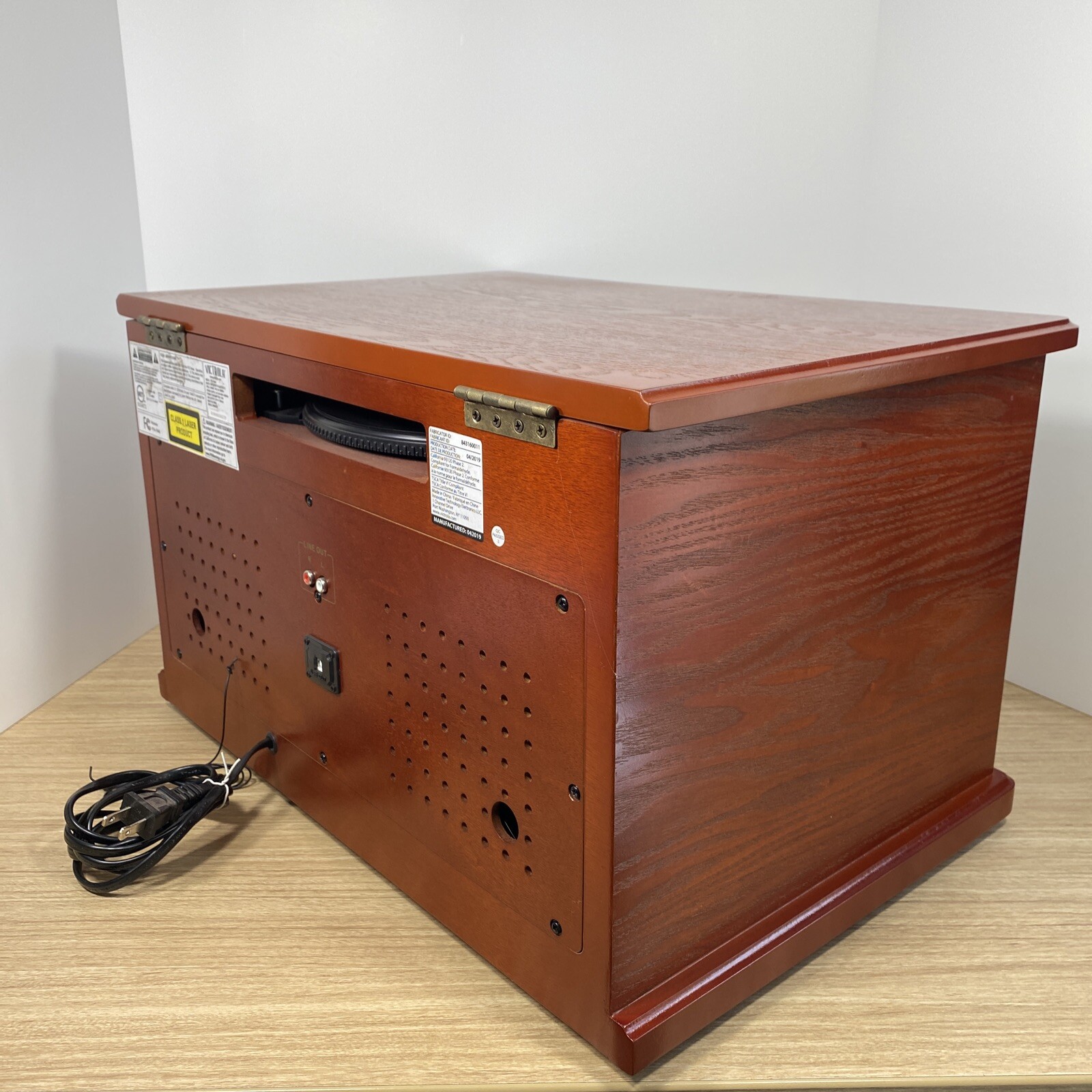 VICTROLA Record Player/Turntable 3 Speed Bluetooth AM/FM Radio USB