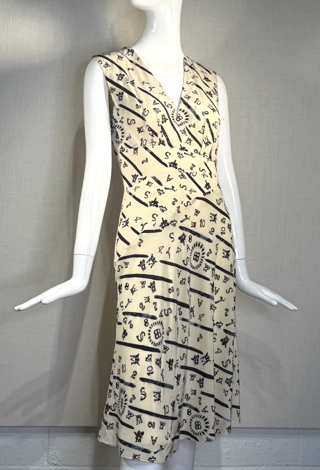 Balenciaga — 2012 Balenciaga by NICOLAS GHESQUIERE Logo Print Silk Dress FR38 US6 M, Lined