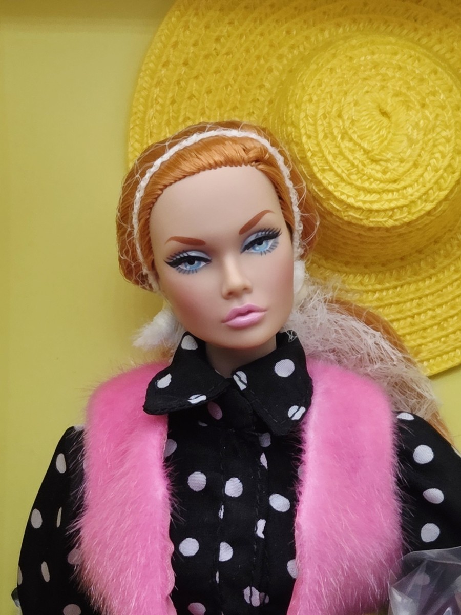 2015 Integrity Toys Hippie Dippy Poppy Parker Model Scene