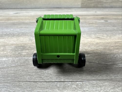 Ertl 1/64 John Deere 566 Round Baler With Plastic Round Bale - Picture 2 of 8