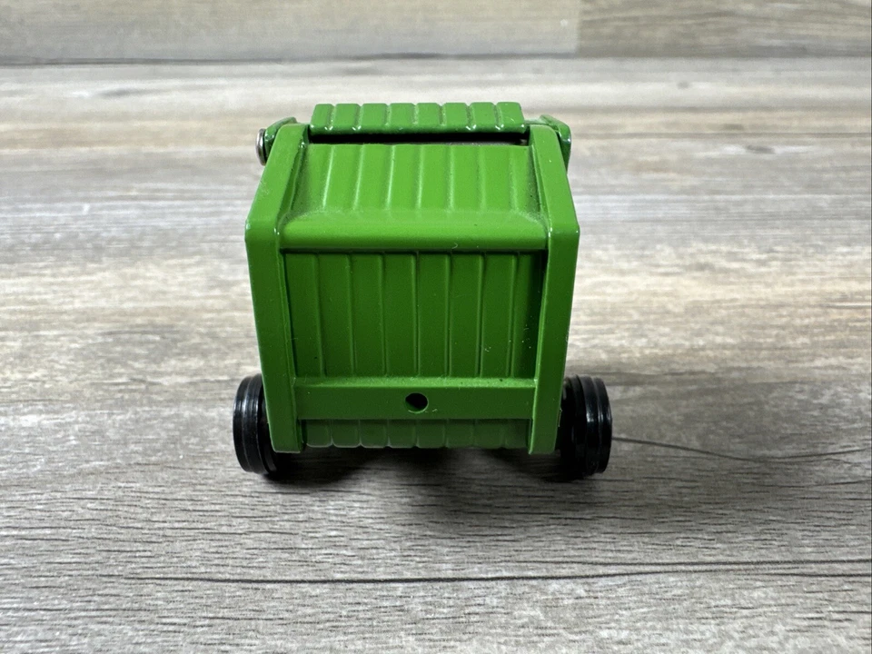Ertl 1/64 John Deere 566 Round Baler With Plastic Round Bale - Image 2 of 4