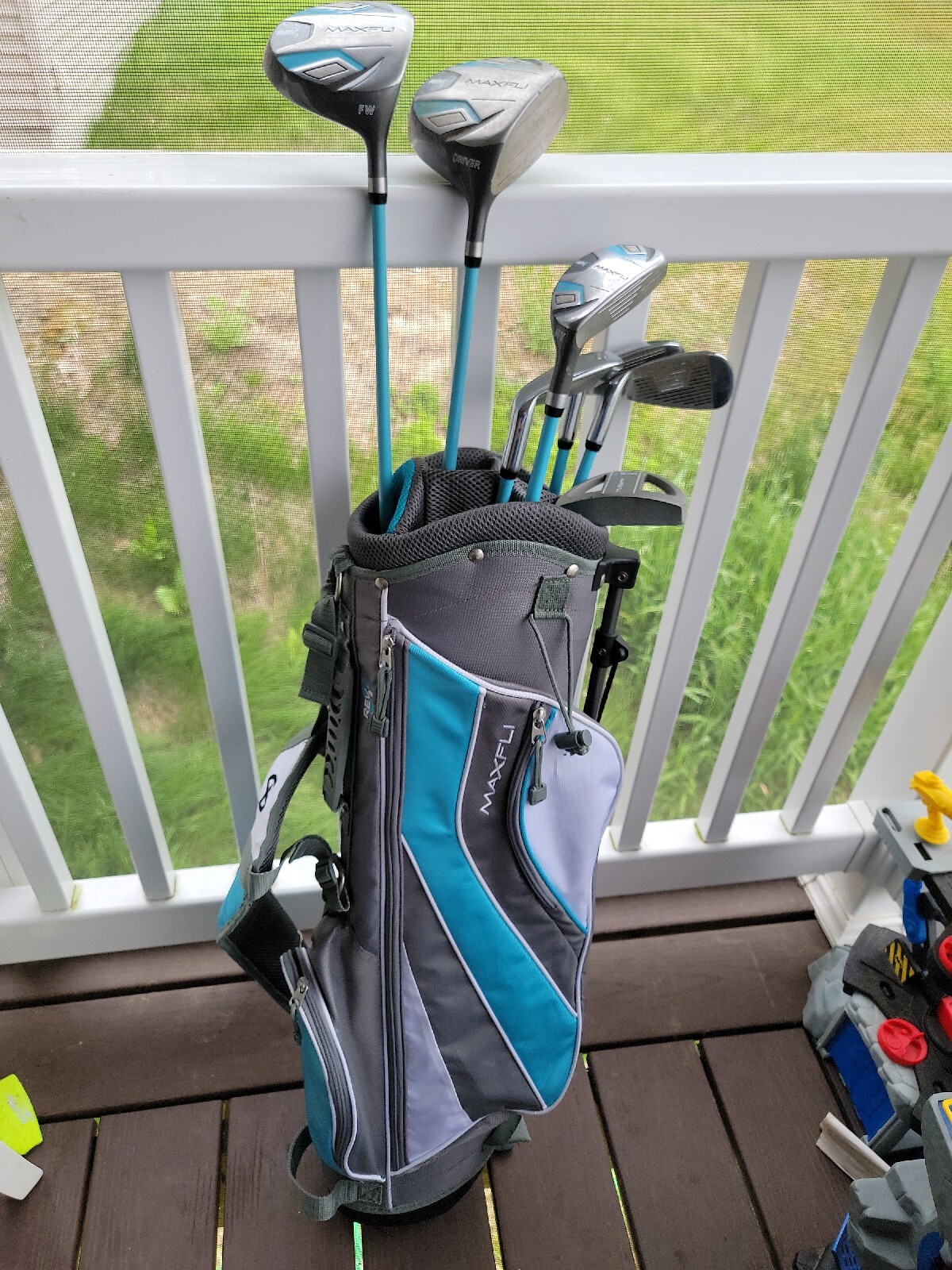 Maxfli Rev3 Girl's RH 7 Club Blue Junior Golf Set US Kids 54 To 60 In