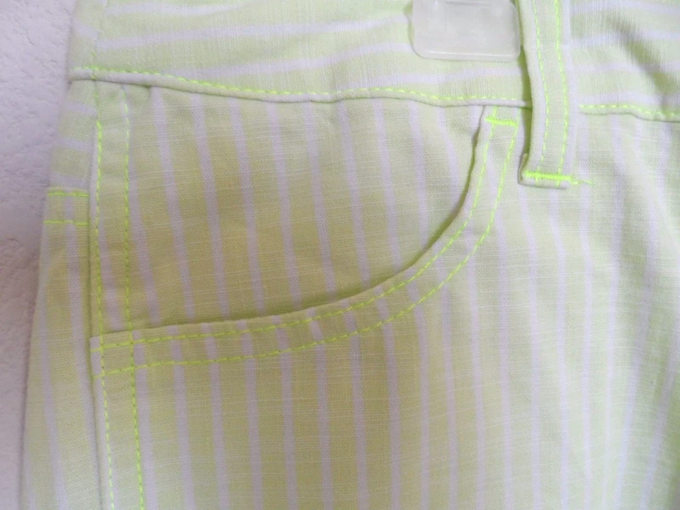 Pantalones Cortos Mossimo Mujer Cintura Baja y Cadera Recta Amarillo Cambray Talla: 9 (P) Foto 2 de 2