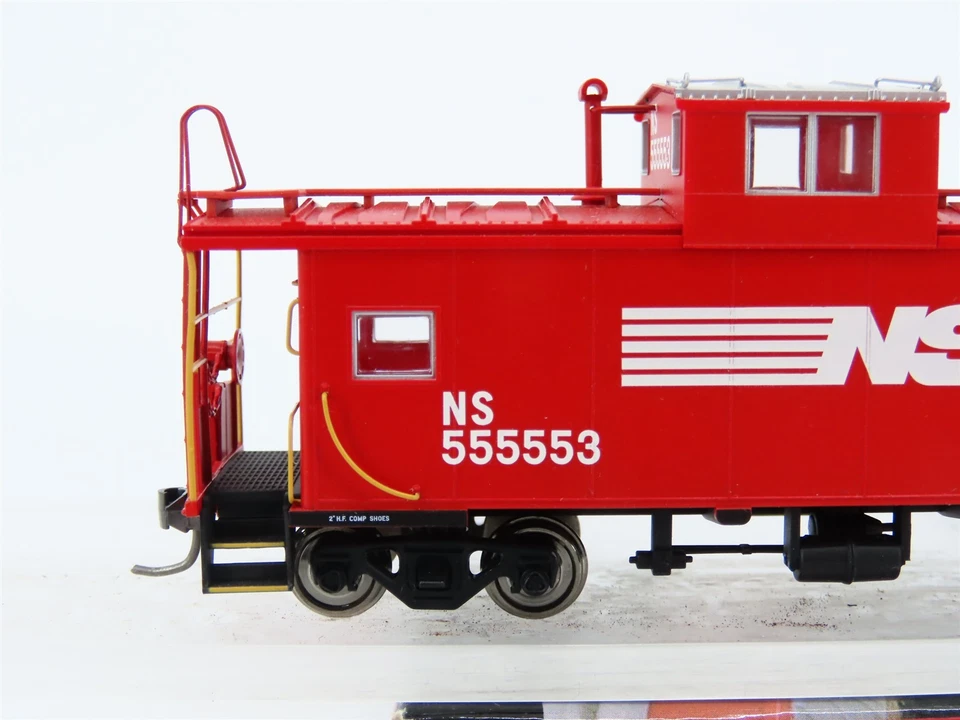 Escala HO Atlas 1309-1 NS Norfolk Southern Standard Cupola Caboose #555553 - Imagem 2 de 4
