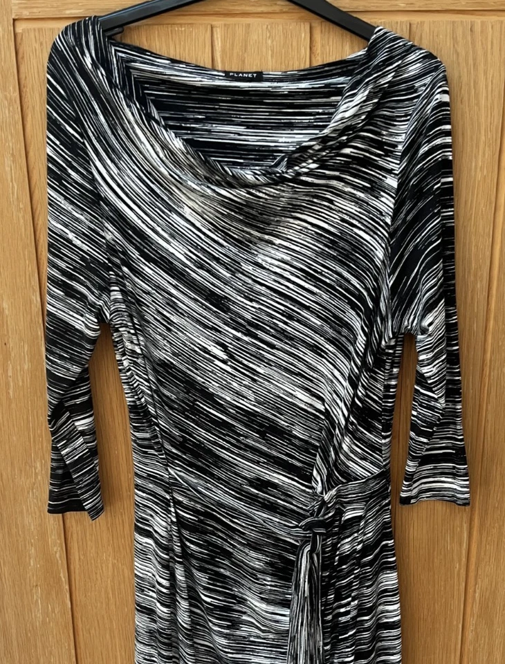PLANET WOMENS BLACK & WHITE STRIPED SOFY JERSEY RUCHED SIDE TIE DRESS UK 10 - Image 2 of 4