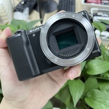 Sony Alpha a5000 20.1MP Mirrorless Digital Camera Body w/Battery  charger English