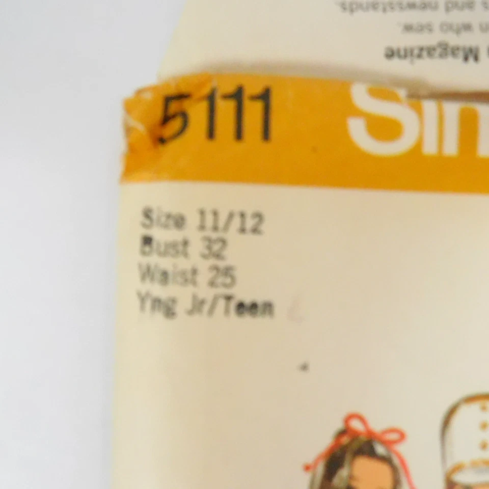 Simplicity 5111 Girls Cheerleader Majorette Skating Pattern Size 11-12 Uncut - Image 4 of 4