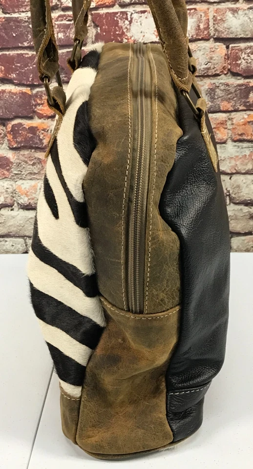 Bolso de mano para mujer MYRA de cuero/impresión de cebra 15" x 12" Foto 4 de 4