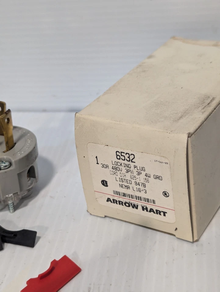 Set of 2 Arrow Hart AH6532 Locking Plug and AHL1630R Locking Receptacle (Wall) - Image 3 of 4