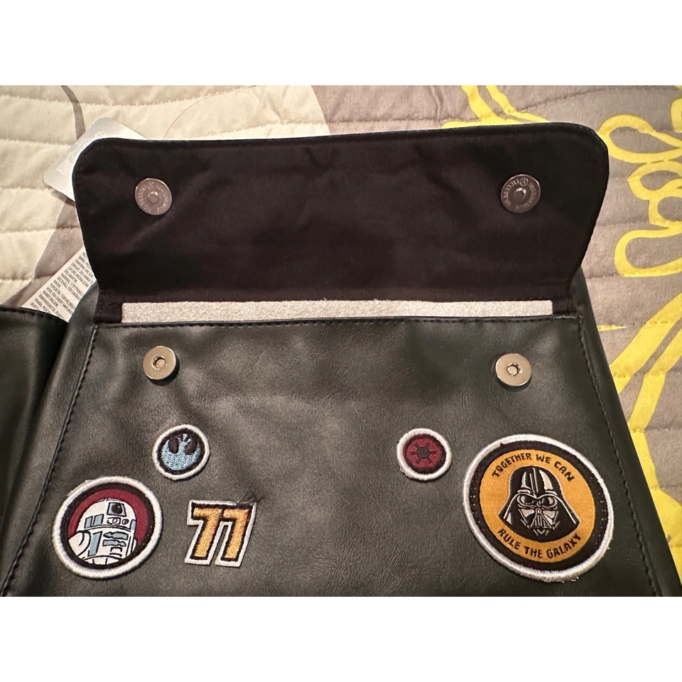 Bolso Bandolera Darth Vader Galaxy Star Wars Parques Disney Riñonera Nuevo sin Etiquetas Foto 4 de 4