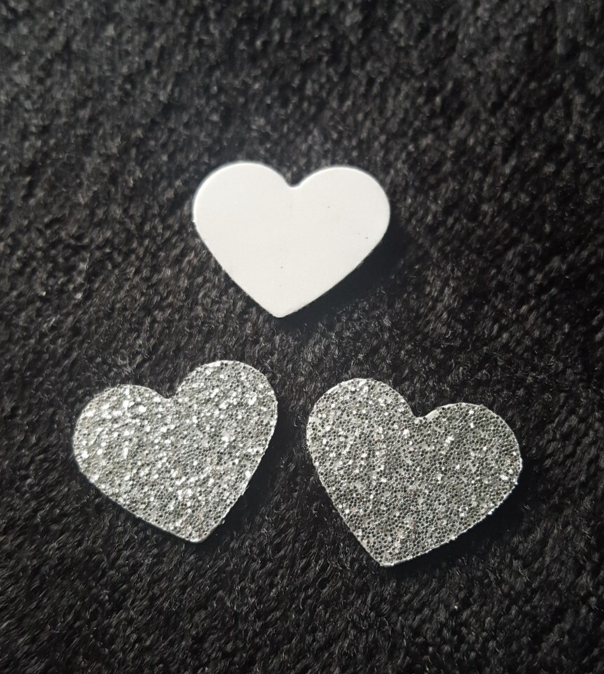 Herz Konfetti 50 Stk. silber dicker Karton rauhe Oberfläche f. Tisch Streu Deko 