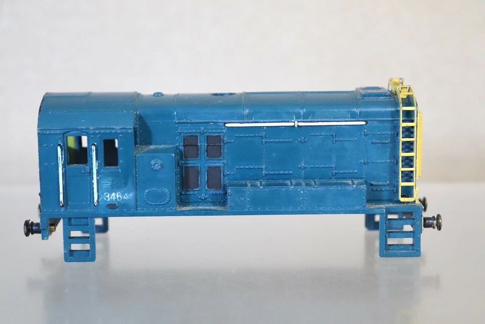 WRENN W2232 REPAINTED BODY for BR CLASS 08 DIESEL SHUNTER LOCOMOTIVE D3464 od - Image 3 of 4