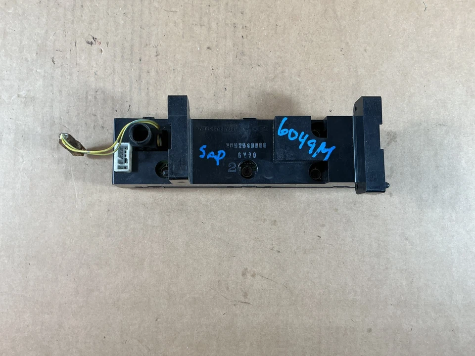 Nissan Máxima 1995-1997 unidad de control de temperatura de calefacción de aire acondicionado 2852540U00 Foto 4 de 4