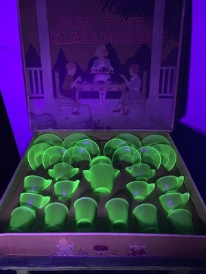 Vintage Akro Agate Play-Time Glass Dishes Set w/Original Box Green Child Tea Set