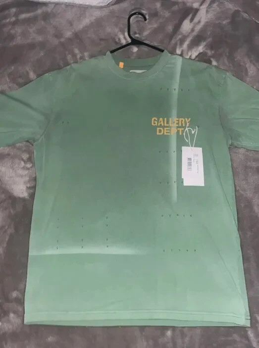 gallery dept t shirt, size large, never worn as its a size to big,