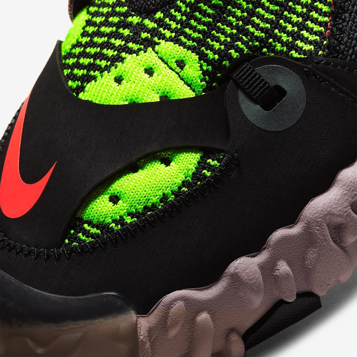 nike overreact flyknit ispa black crimson & volt