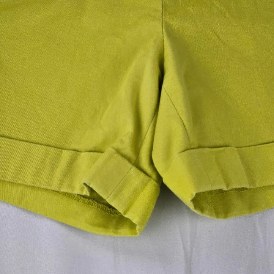 Banana Republic Women's 4 City Chino Yellow/Green Shorts Cuffed Pockets Belt - Image 2 of 4