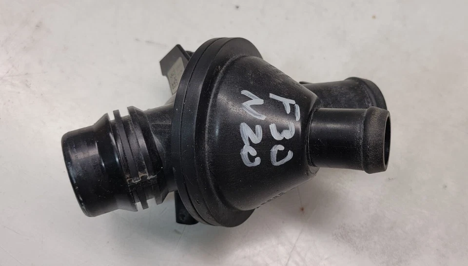 2012-2016 BMW 320i 328i 528I 535I F10 F07 F30 - термостат - Изображение 3 из 4