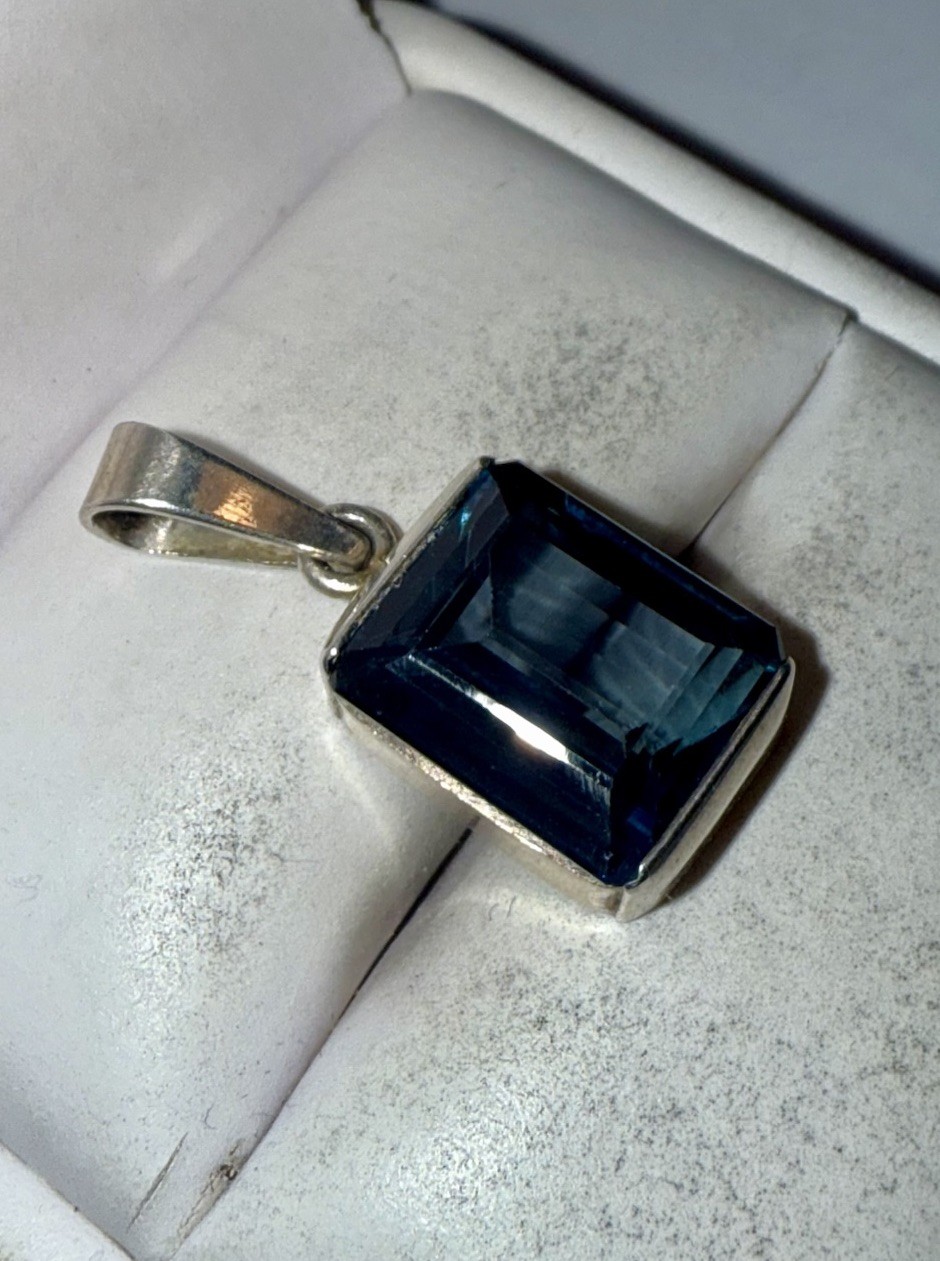 ESTATE Solid Sterling Silver Large Emerald-Cut Lo… - image 3