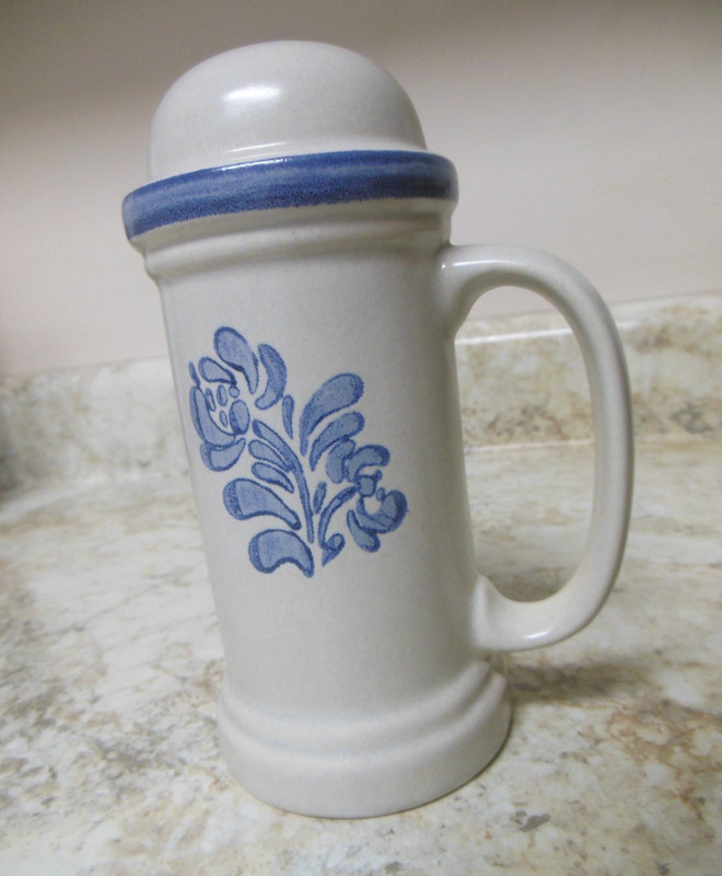Pfaltzgraff  Yorktown 7" Spice Shaker Sugar Salt Pepper Cheese Vintage USA