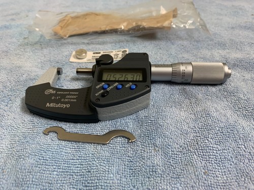 Mitutoyo 293-348-30 Digital Micrometer 0-1" - Picture 10 of 17
