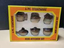 Toys  R Us 6 piece Stoneware Mini-Kitchen Set new in box nos Miniature Dollhouse