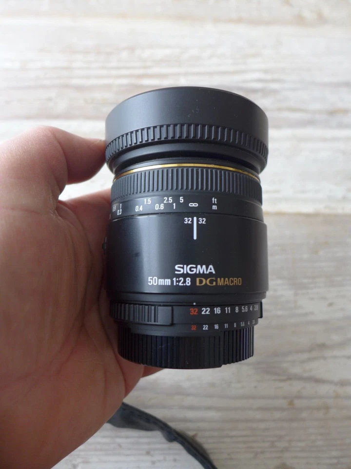 Nikon D2XS 12.4MP Battery 3 lenses Sigma 50mm Macro Fish Eye 6.5mm Tamron Zoom - Image 4 of 4