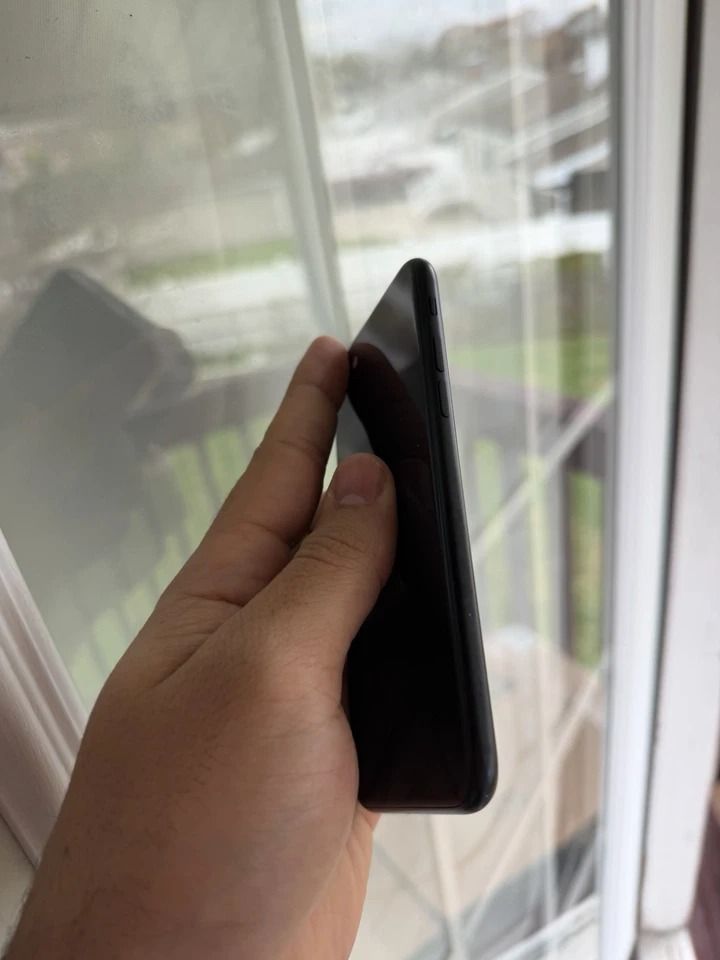 Apple iPhone SE (3rd Generation, 2022) Unlocked Smartphone - Image 4 of 4