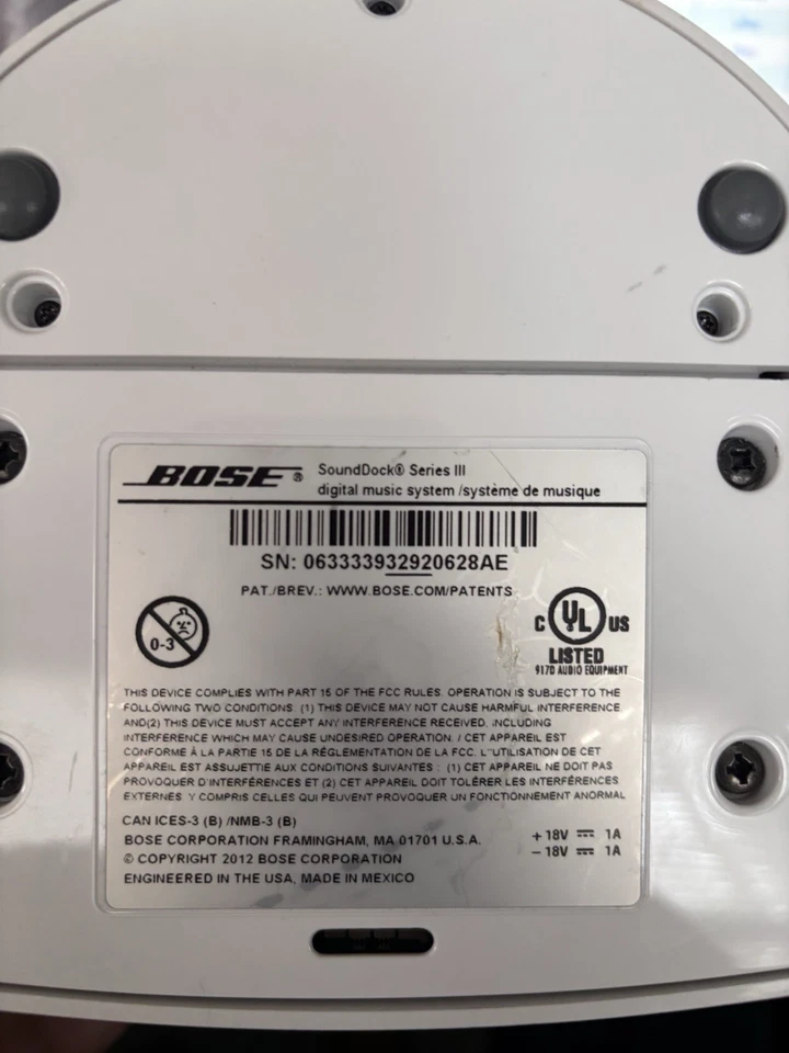 Sistema de música Bose SoundDock Serie III Edición PÚRPURA LIMITADA SIN CONTROL REMOTO/ADAPTADOR Foto 3 de 4