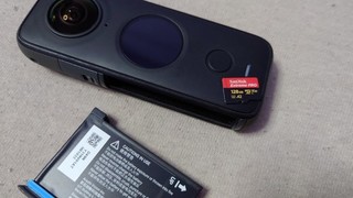 Insta360 ONE X2 mit Halterung und 128GB Extreme Pro