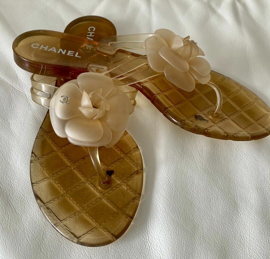 CHANEL CC CAMELLIA FLOWER JELLY THONG BEACH SANDALS/SLIDES, SIZE 39