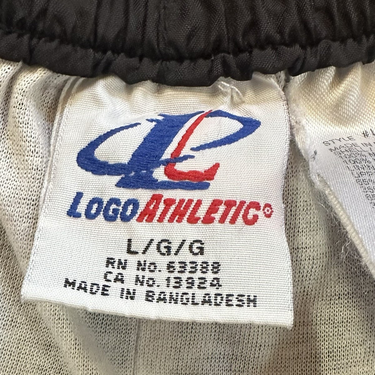 90s NIKE LAKERS SWARMアップウェア　トラックパンツ 90s NIKE LAKERS SWARMアップウェア トラックパンツ - メルカリ