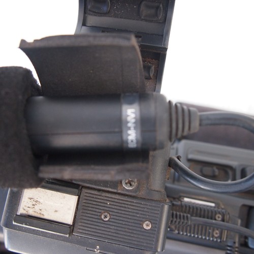 Sony DSR-PDX10P 3CCD Professional mini-DV Handycam with power supply & charger - Picture 16 of 24