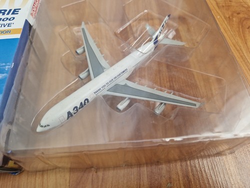Ali Di Drago 1:400 Airbus A340-300 Zhuhai Commemorativo Aereo Diecast 55001 - Foto 3 di 5