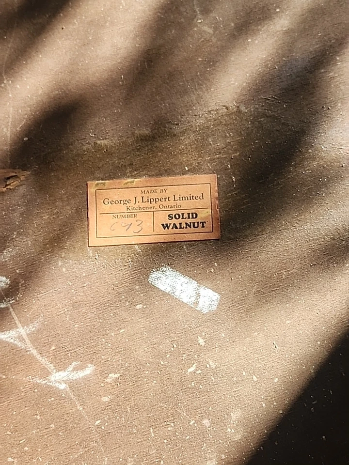 Mesa ocasional de madera de nogal tallada de toga de los años 20 rara G.Lippert Foto 4 de 4