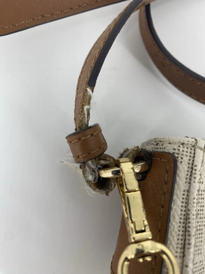 Bolso Bandolera y Cartera Michael Kors Vanilla MK Logo Signature Herrajes Dorados Foto 3 de 4