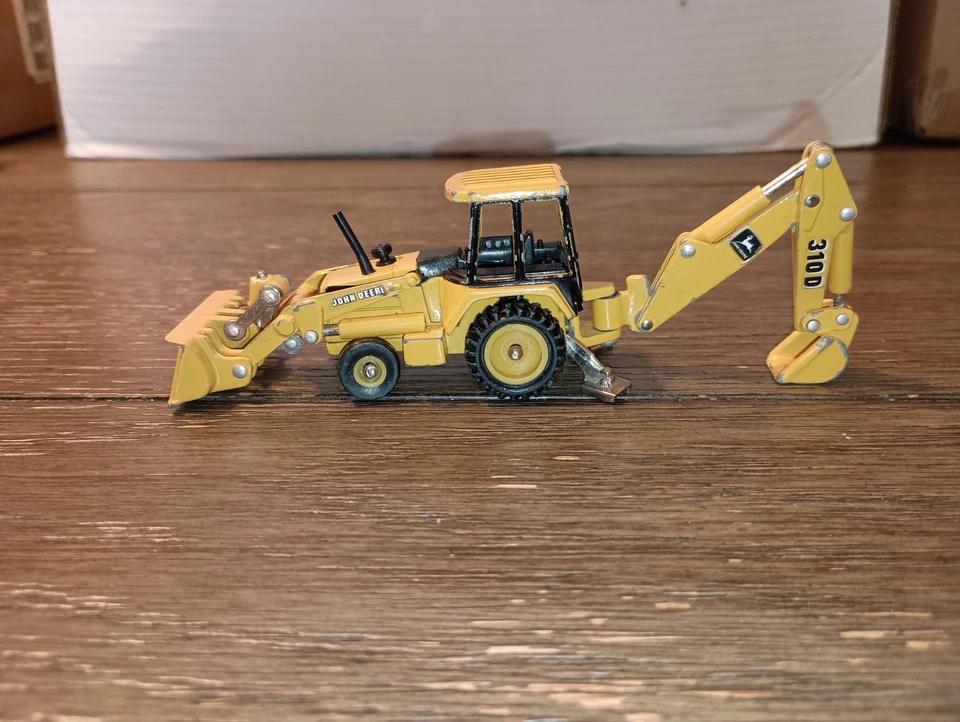 Vintage Ertl John Deere 310D 1/64 Diecast Backhoe Loader Very nice condition  - Image 2 of 4