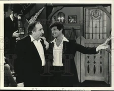 1982 Press Photo Al Molinaro and Frankie Avalon on "Happy Days" - sap76207