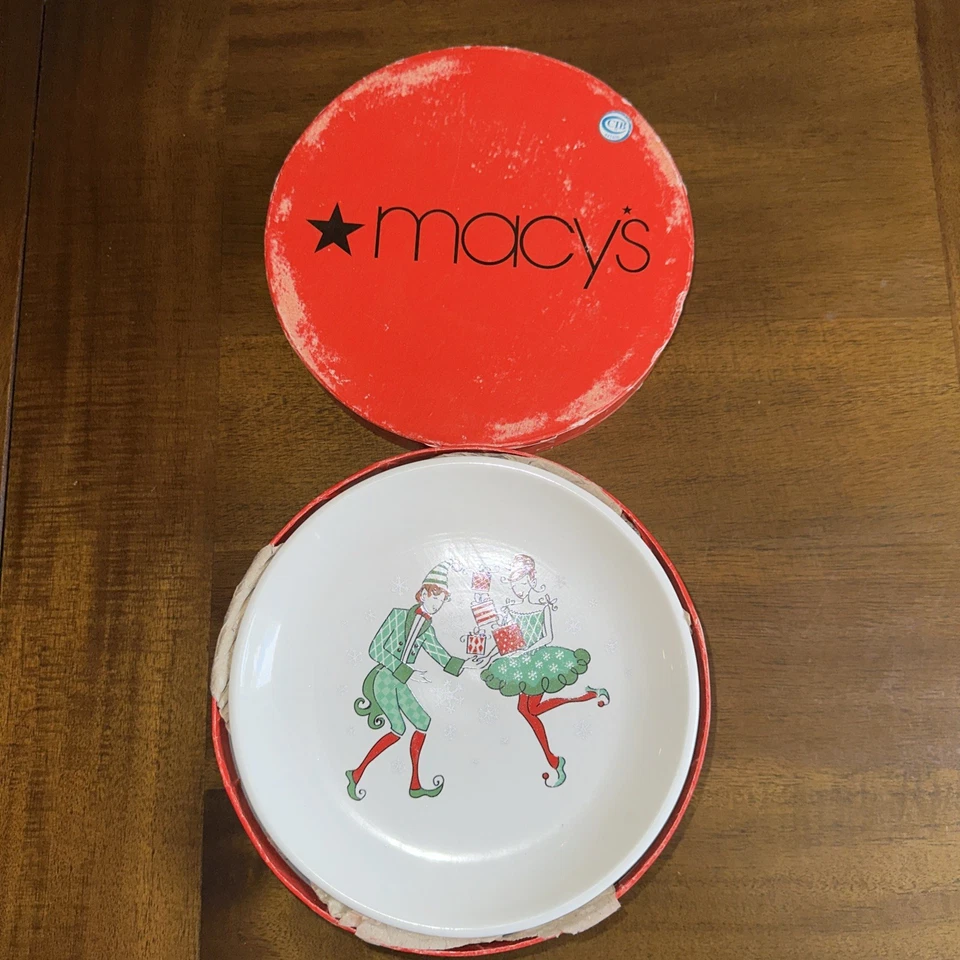 Vintage Macy's Harlequin Christmas Dessert Plates Set of 4 w/Original Box - Image 2 of 4