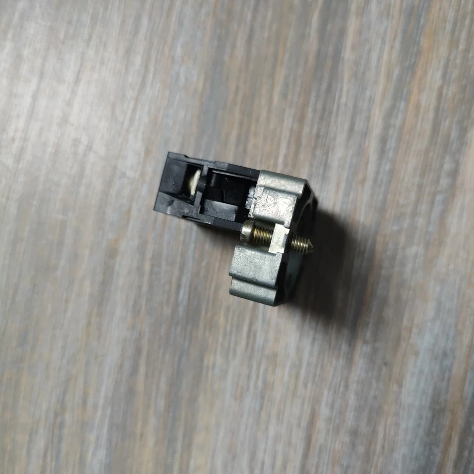 Telemecanique ZB2-BE101 Contact Switch Control Button - Photo 4/4