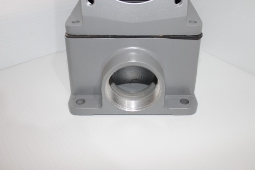 ⭐NEW IN BOX⭐ HUBBELL MB601004W 4-Way 60-Amp 100-Amp Angle Back Box 2" Npt 100A - Picture 7 of 16