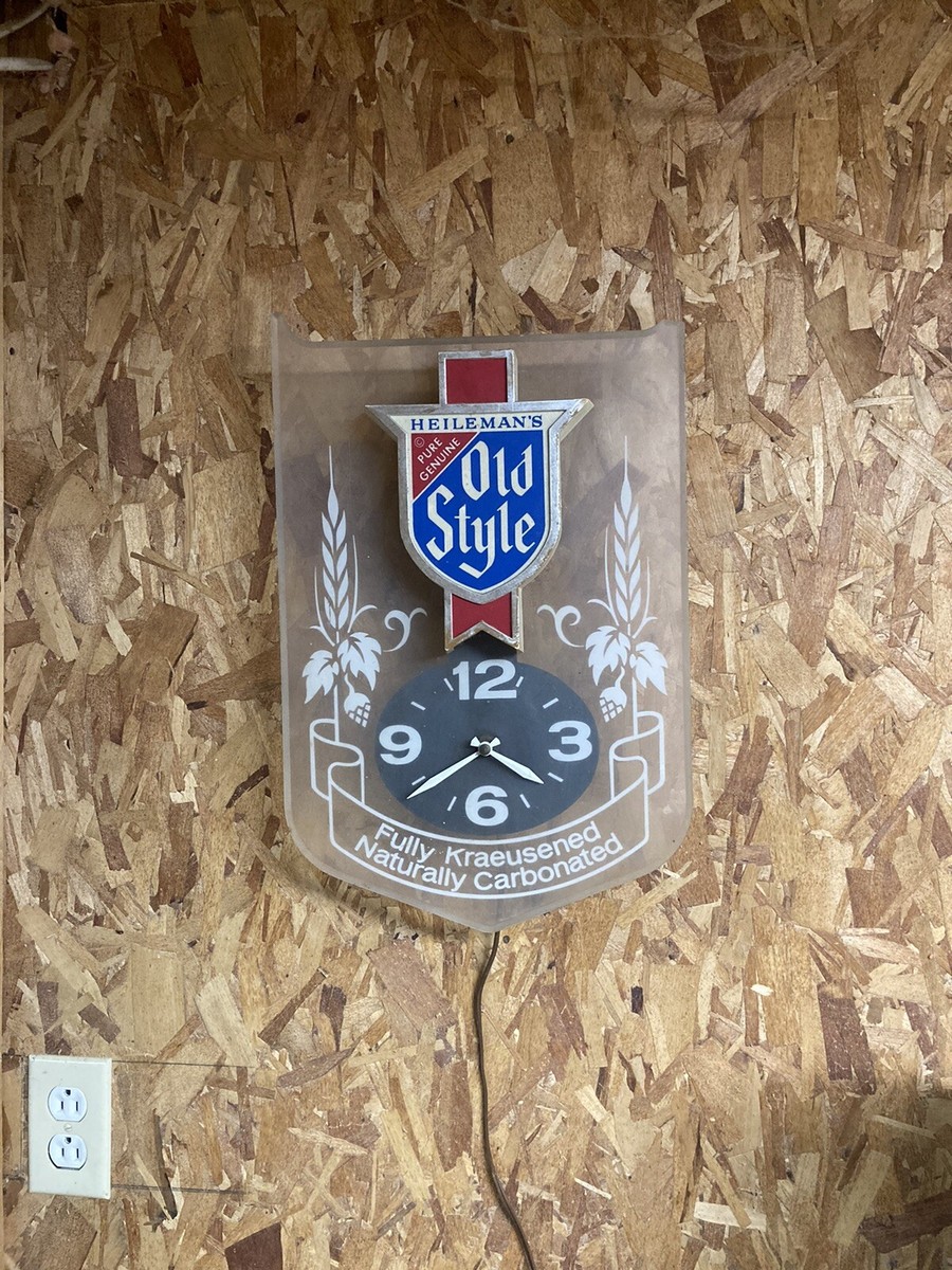 Vintage Old Style Beer Molded Plastic Light-Clock 1982 G Vintage Old Style Beer Molded Plastic Light-Clock 1982 G