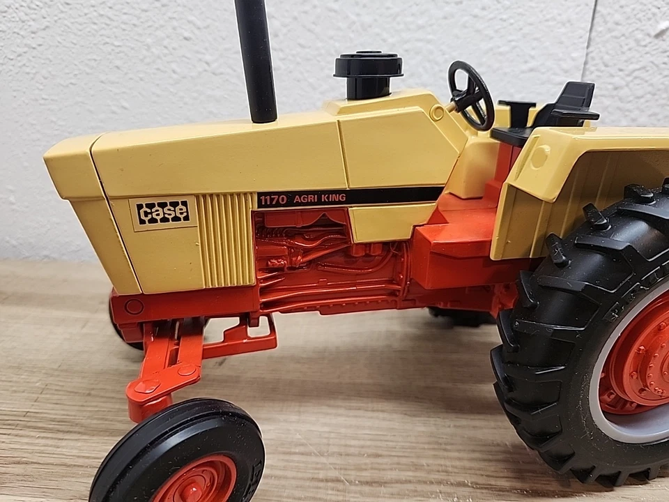 Ertl Farm 1:16 Case 1170 Tractor Agri King - Image 2 of 4