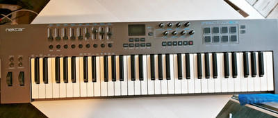 Nektar Impact LX61+, anschlagdynamische Tasten, Plug and Play, wie neu